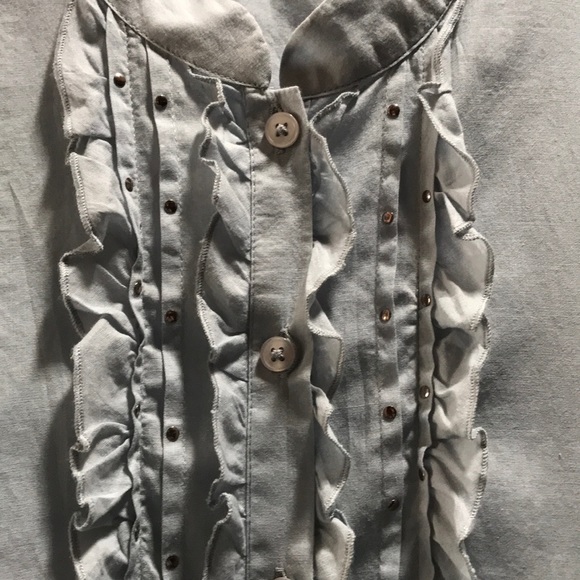 Top:blouse - Picture 2 of 4